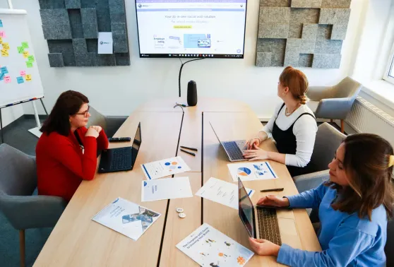 Équipe marketing au travail